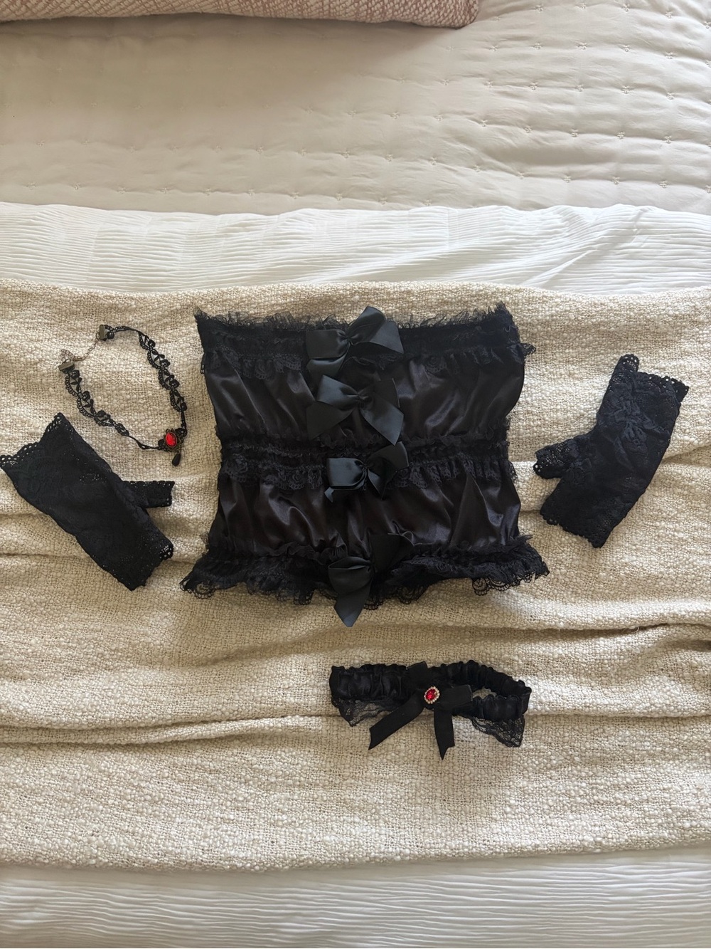 Used as a Vampirecostume for Halloween! Top-Medium